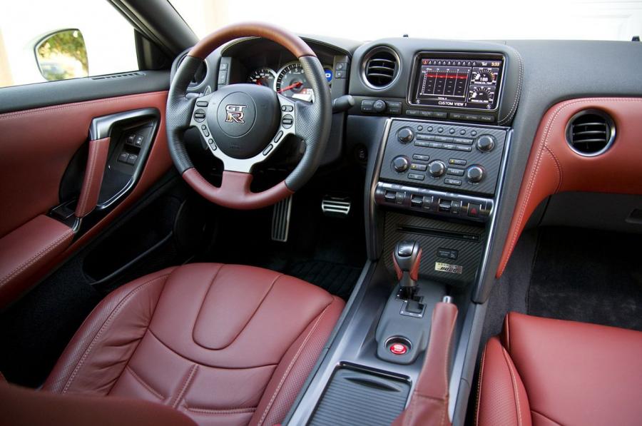  Nissan GT-R 2014 года  (фото 73 из 80)